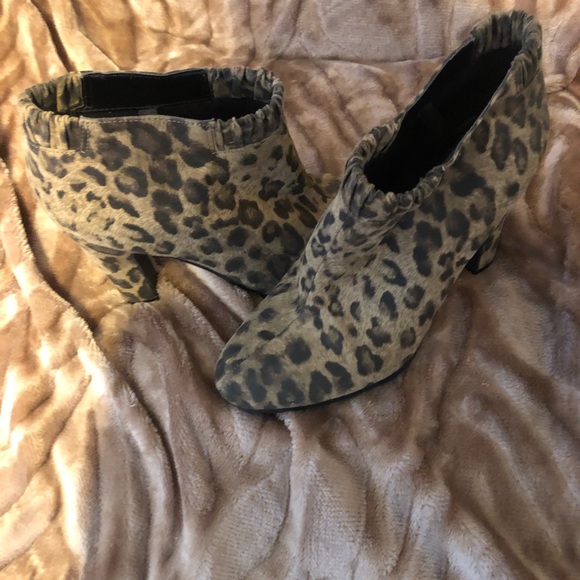 Woman’s Sam & Libby fall animal print slip on fur pump booties - Picture 3 of 10